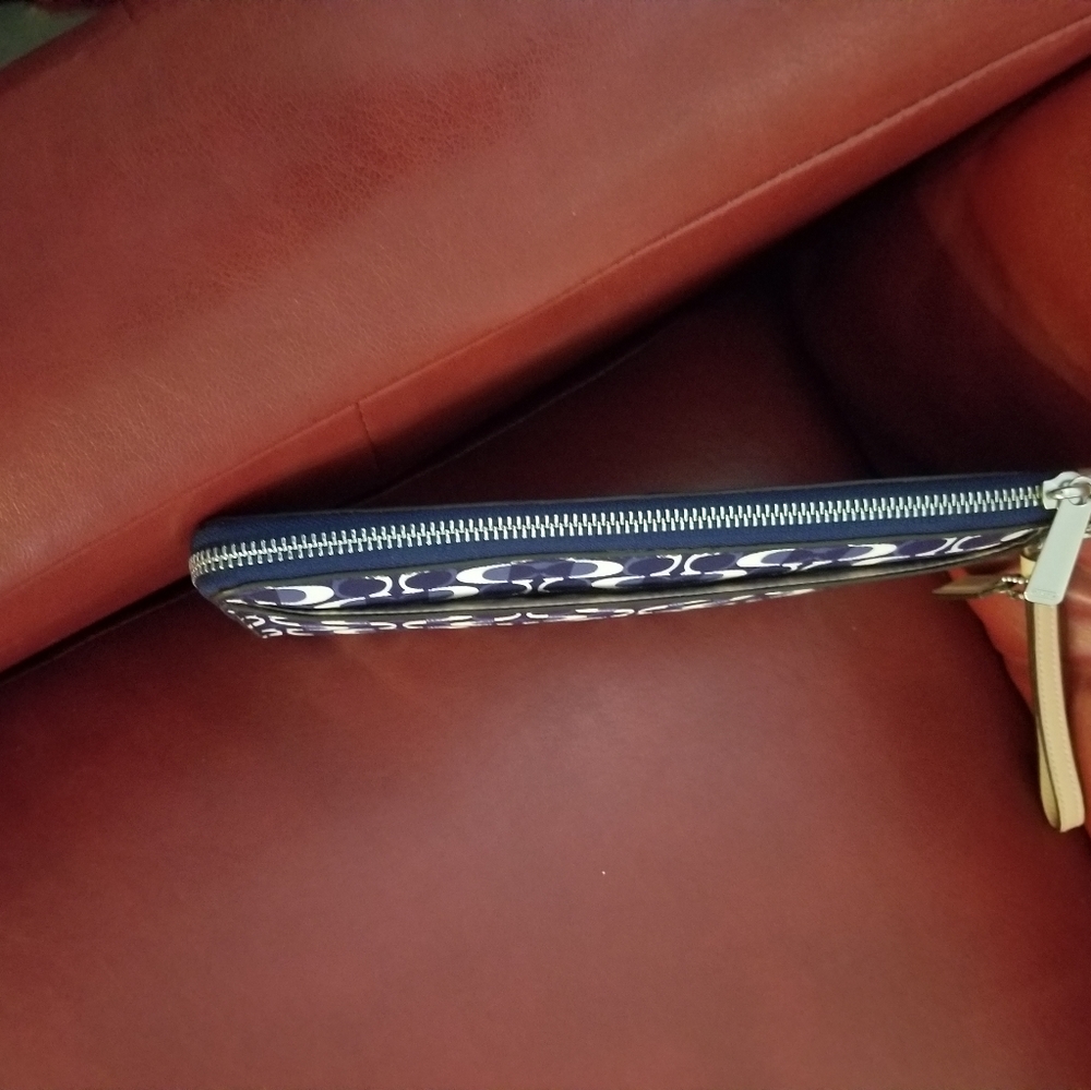 Coach Wallet/Wristlet - Picture 7 of 9